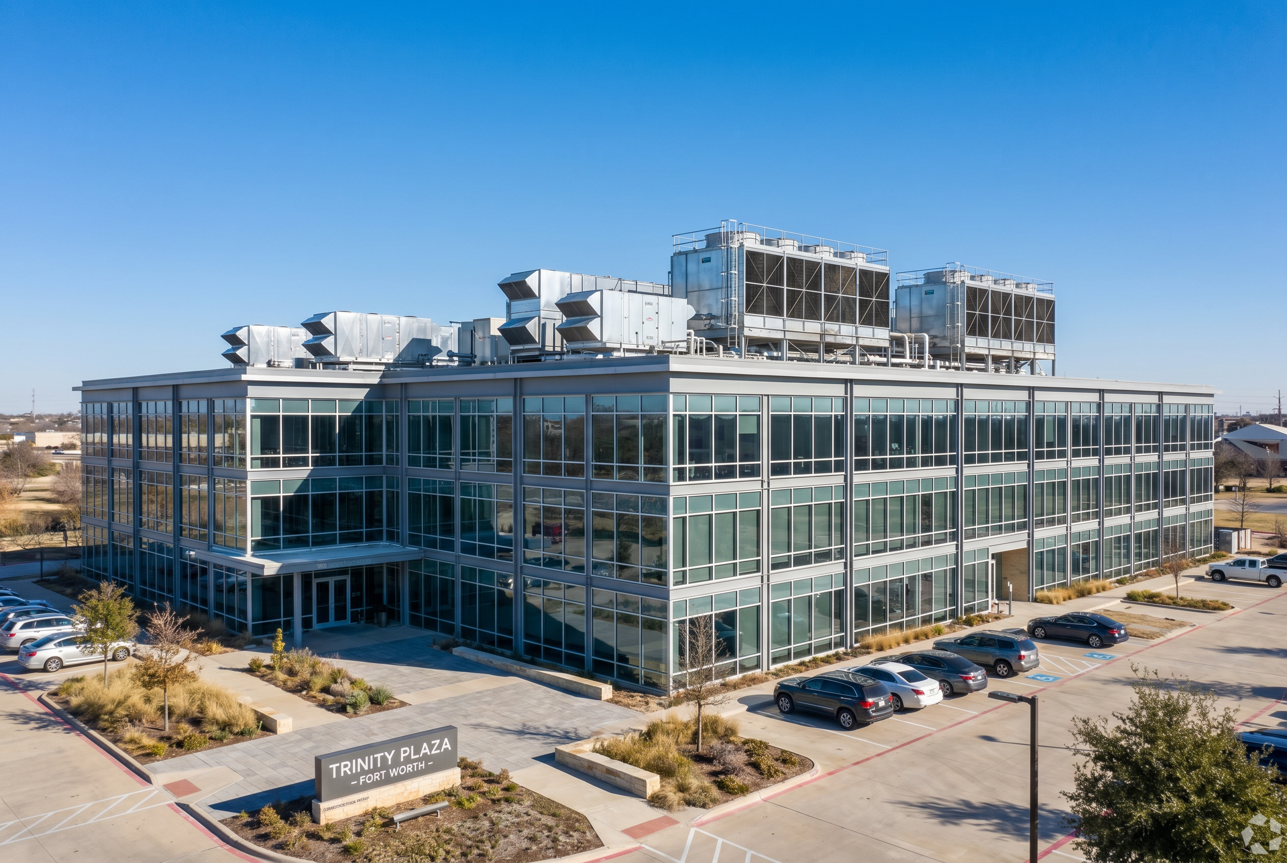 Commercial building with HVAC rooftop units in Fort Worth TX